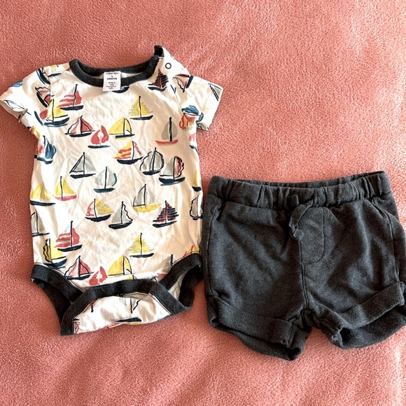 Nordstrom baby 2 piece sailboat outfit - Picture 1 of 2